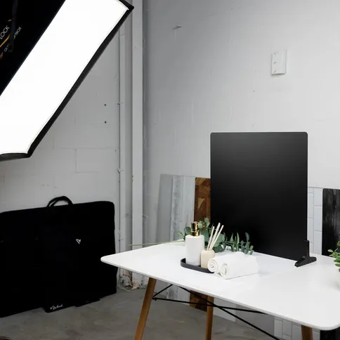 V-Flat-White-Gloss-White-Matte_7.jpg