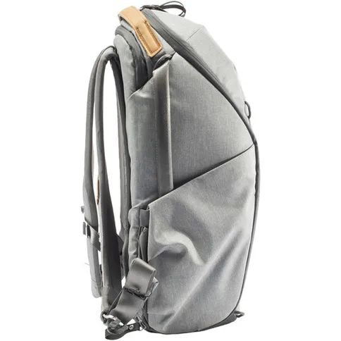 Peak_Design_Everyday_backpack_zip_20L_v2_ash_03.jpg