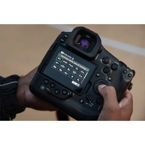canon-r1-lifestyle_7.jpg