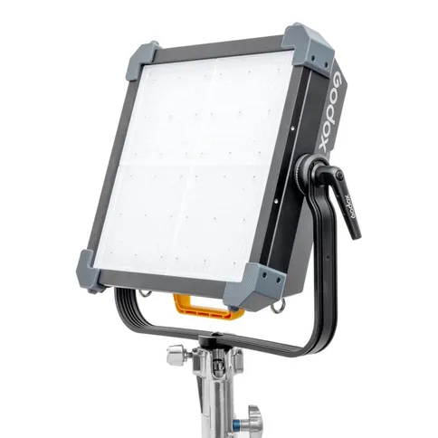 Godox-KNOWLED-P600Bi-Hard-Panel-Light_3.jpg
