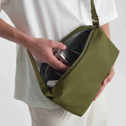 Urth-Dolomite-Camera-Sling-green-7.jpg