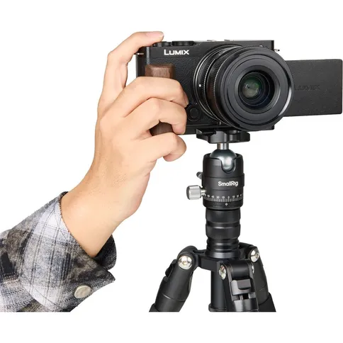 SmallRig-5945-L-Shaped-Mount-Plate-with-Wooden-Handle-for-Panasonic-S9_4.jpg