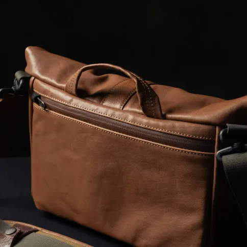 PILOT_ LEATHER TRAVEL CAMERA BAG 7L_5.webp