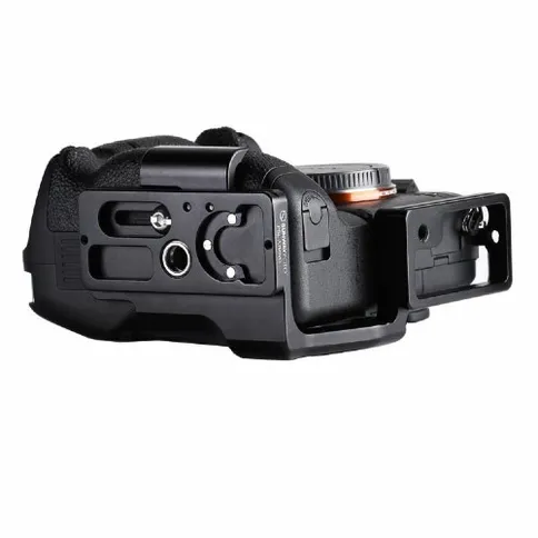 Sunwayfoto-L-Plate-for-Sony-A7RIV-incl-grip_8.jpg
