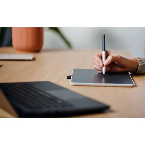 Wacom-One-S-pen-tablet_8.jpg