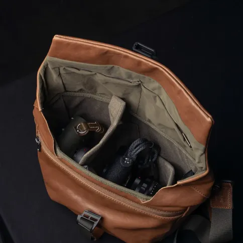 PILOT_ LEATHER TRAVEL CAMERA BAG 7L_4.webp
