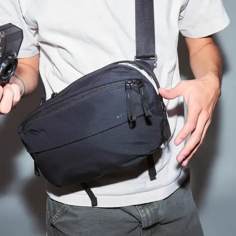 Moment-Switch-Sling-4L-black_5.jpg