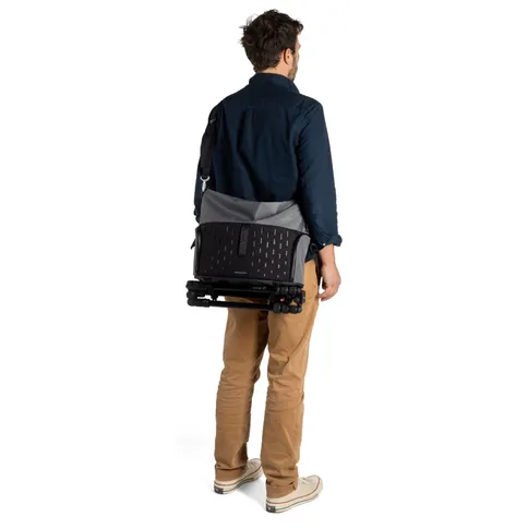manfrotto-uncover-messenger-12l-06-draagwijze.jpg