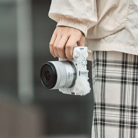 SmallRig-5430-L-Shaped-Mount-Plate-with-Handle-for-Canon-EOS-R50-V-white_6.jpg