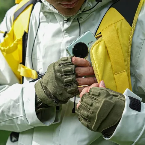 4_leofoto_backup_backpack_35L_Yellow-avecmediumdivider.jpg